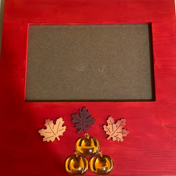 Rustic picture frame decorated with pumpkins and leaves - Picture 6 of 8